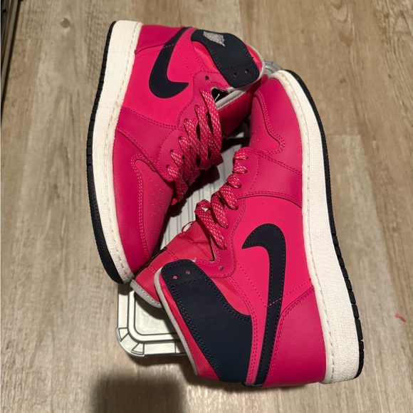 Jordan 1 Retro - Picture 2 of 5